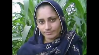 Hard xxx Pakistani hot village girl fucked outside