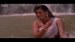 Padmini Kolhapure â€“ hot Video