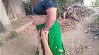 ग्रीन साड़ी पहने भाभी को खेत में पेड़ के नीचे चोदा  XXX indian Bhabhi Sex